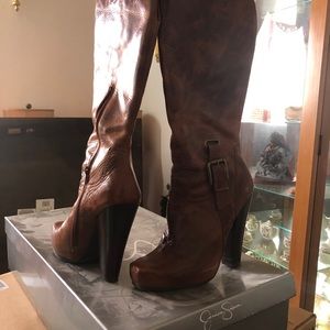 Women’s boots. Size 9. Lightly used